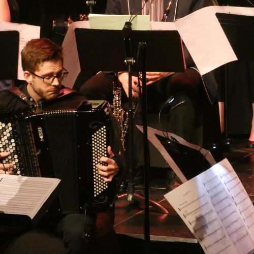 49133847_341620263110703_6311751034733592576_n